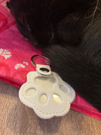 Porte-clés patte blanche Souvenir de chat