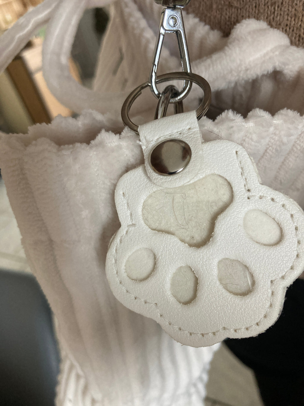 Porte-clés patte blanche Souvenir de chat